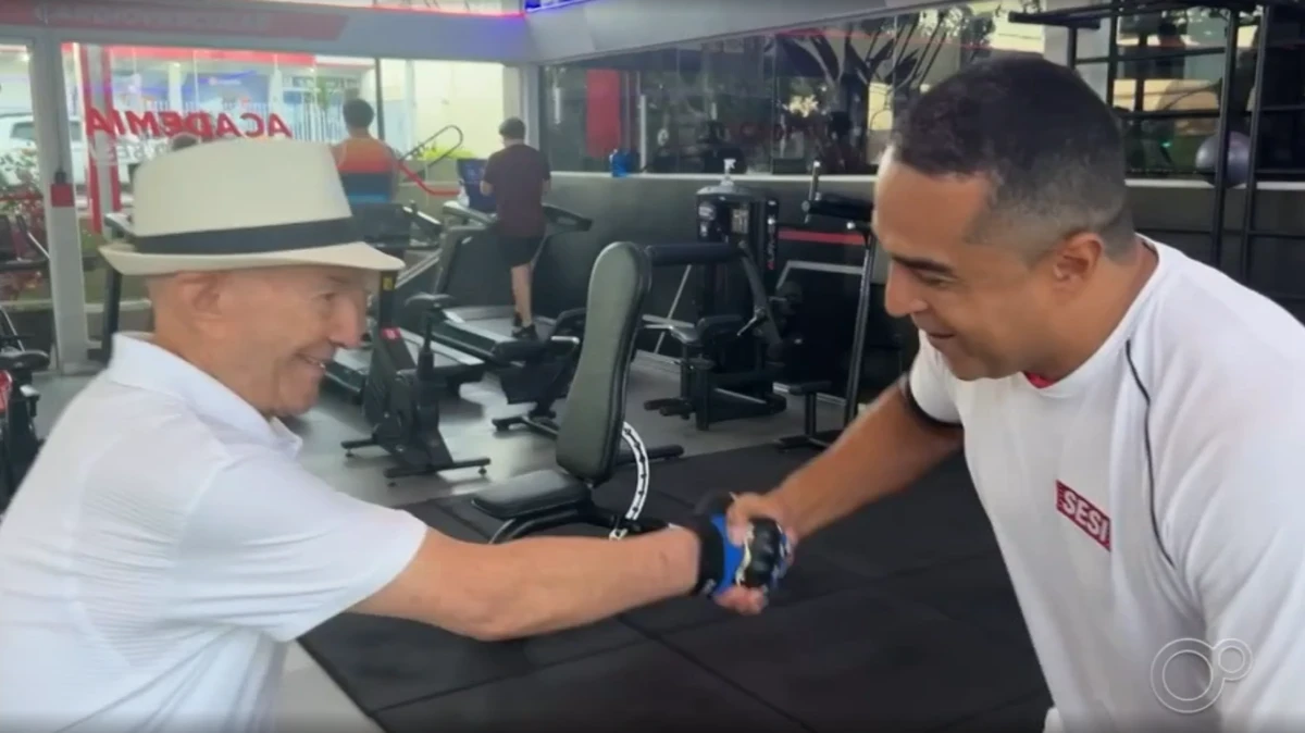 Idoso de 102 anos que vai à academia de musculação todos os dias por Reprodução