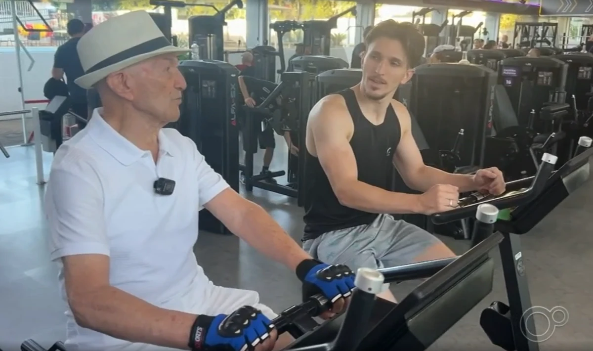 Idoso de 102 anos que vai à academia de musculação todos os dias por Reprodução