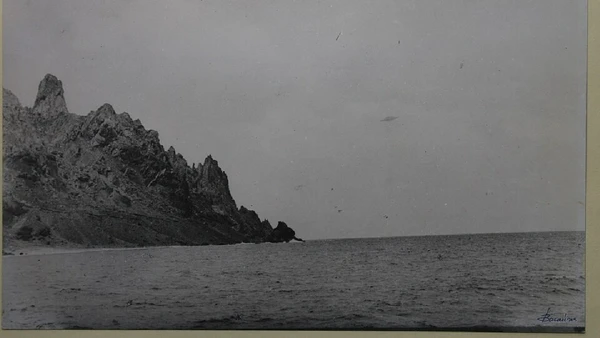 Ilha da Trindade ficou famosa após Almiro Baraúna registrar, em 1958, imagens de um objeto não identificado durante missão da Marinha por Almiro Baraúna / Wikimedia Commons