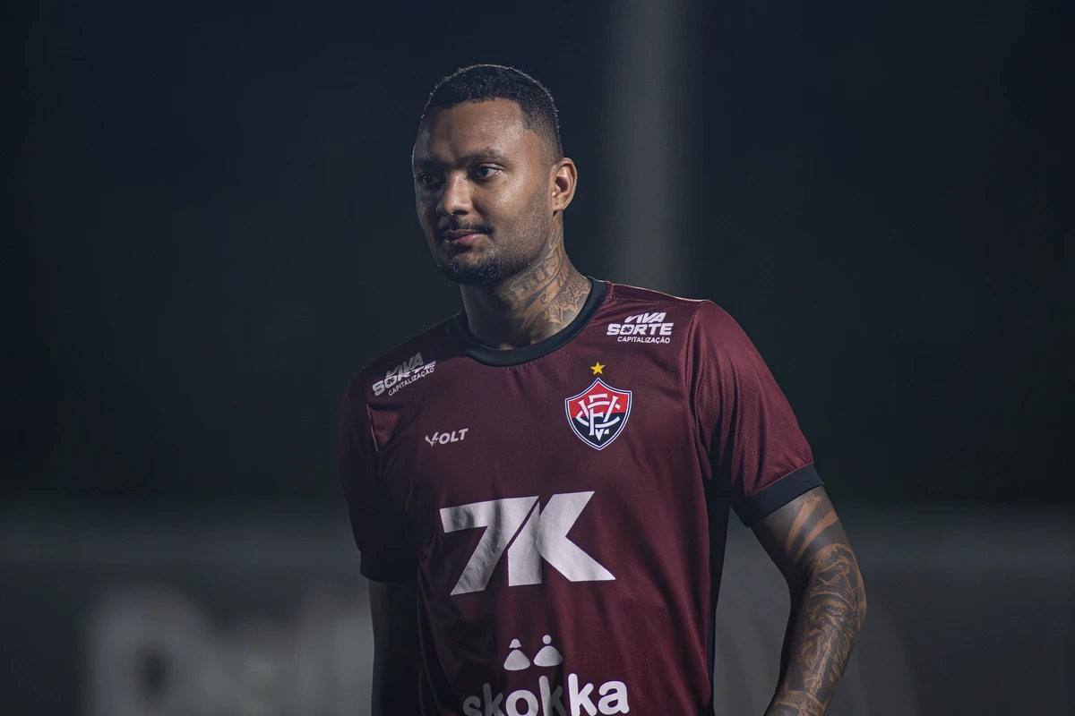 Luan Cândido volta ao time titular do Vitória na partida contra o ABC