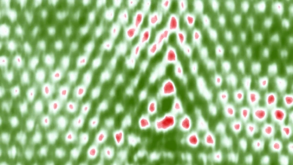 Materiais como o grafeno ajudam a investigar efeitos quânticos em escala microscópica, com o desafio de transformar essas propriedades em tecnologia útil por Oak Ridge National Laboratory / Wikimedia Commons
