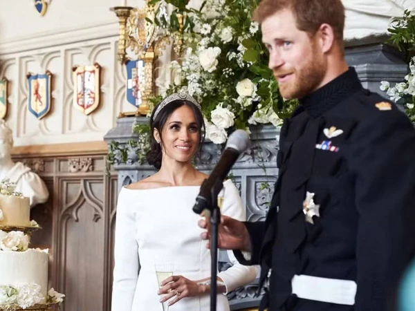 Meghan Markle publica fotos inéditas do casamento com Harry   por Reprodução