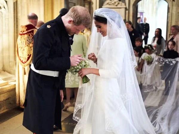 Meghan Markle publica fotos inéditas do casamento com Harry   por Reprodução