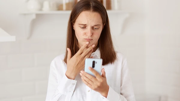 Números desconhecidos podem voltar a aparecer mesmo depois do bloqueio quando centrais usam linhas rotativas por Freepik