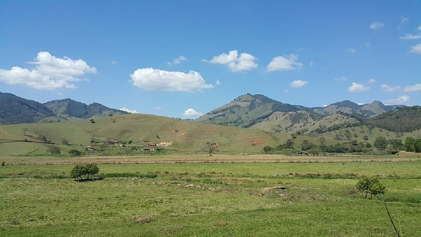 São Francisco de Sales, em Minas Gerais, é ligada ao Caso Villas-Boas, em que o agricultor Antônio Villas-Boas relatou ter sido levado por uma nave em 1957 por Themium / Wikimedia Commons