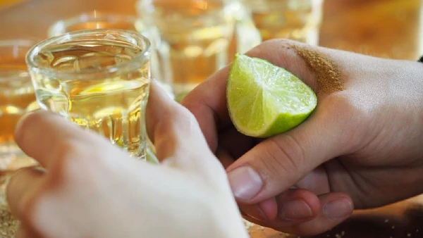 Tequila — 35% a 55% de álcool por volume por Energepic.com / Pexels