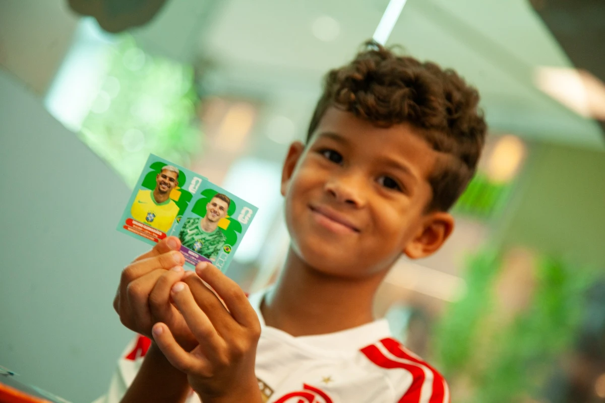 Tradição da troca de figurinhas da Copa do Mundo vira febre em Salvador por Sora Maia/CORREIO