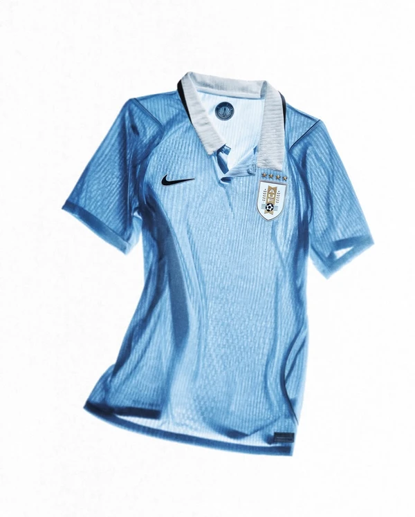 2. Uruguai: No Uruguai, a compra da camisa oficial da seleção compromete cerca de 9,9% da renda média mensal. por Divulgação 