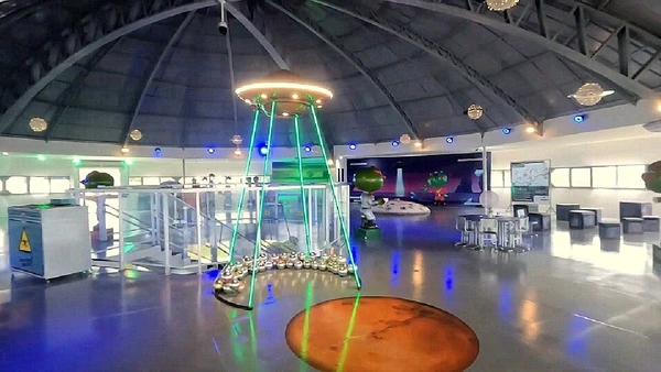 Varginha virou símbolo da ufologia brasileira após moradores relatarem a aparição de criaturas estranhas e movimentação militar em 1996 por Então Vamo! / Wikimedia Commons