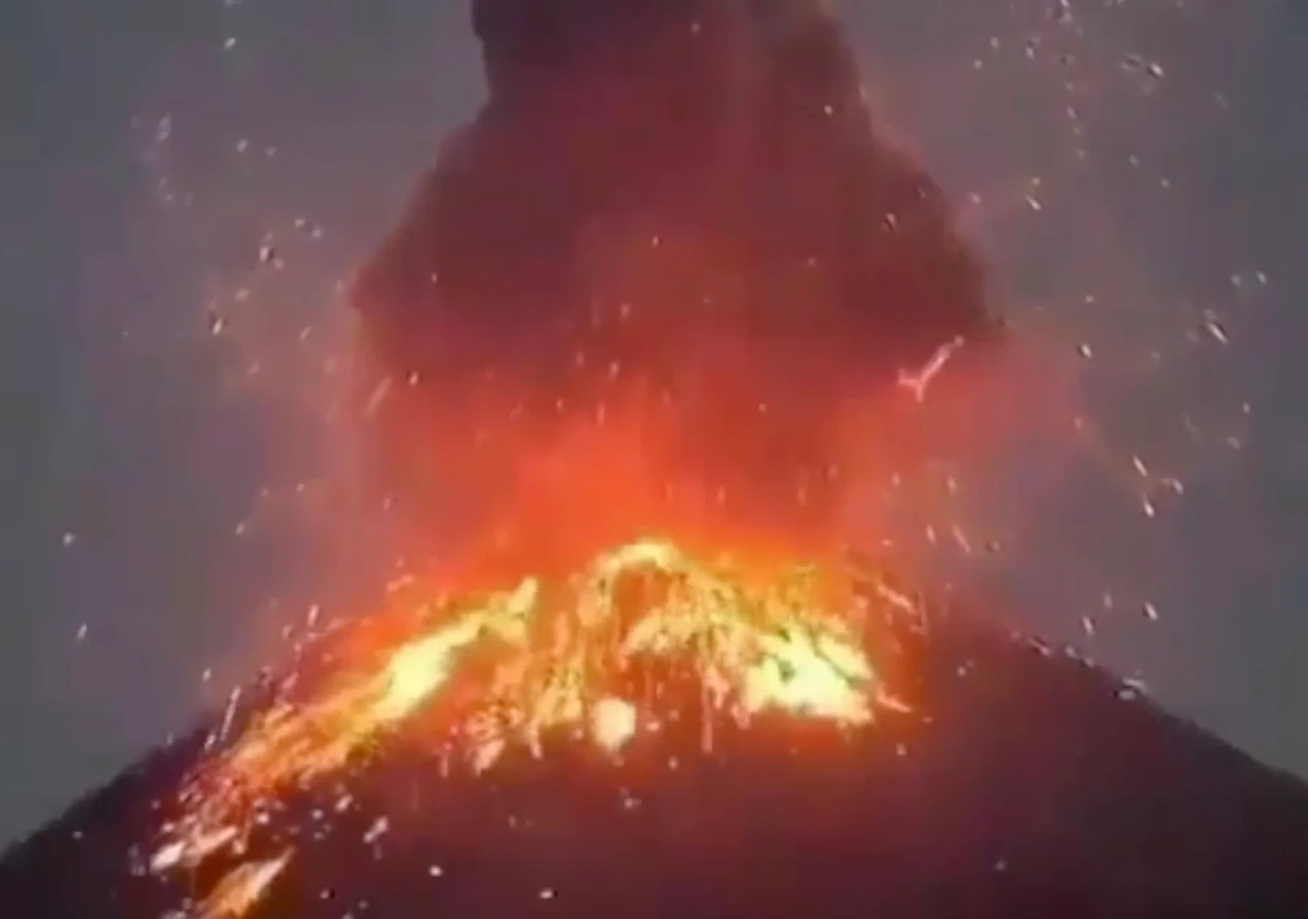 Vulcão Krakatoa por Reprodução