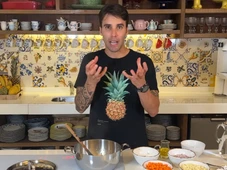 Imagem - Sopa de legumes com frango: aprenda receita prática de Daniel Cady para os dias frios