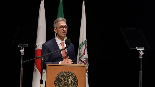 Proposta de Zema de taxar em 1% o salário de recém-formados em instituições públicas virou o principal centro de debate econômico e social da pré-campanha. Gil Leonardi/Imprensa MG por Agência Brasil