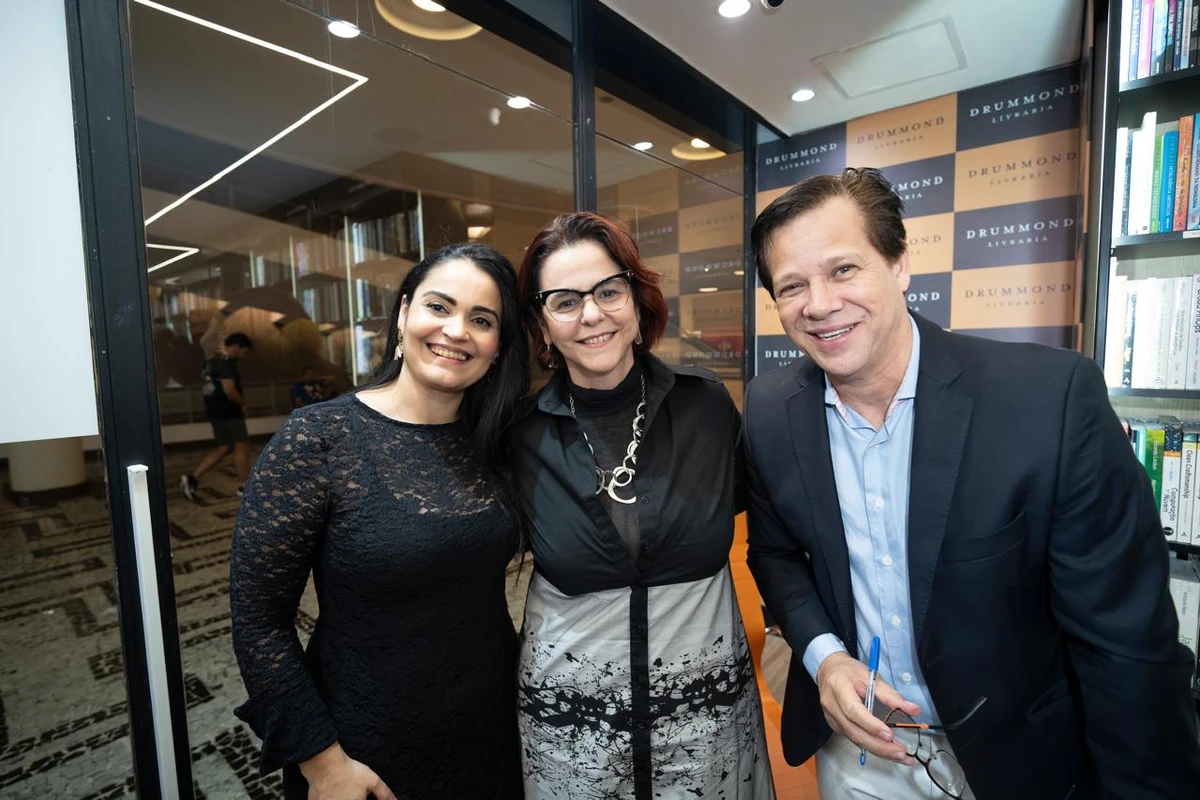 Acir Filló lançou livro em São Paulo por Divulgação