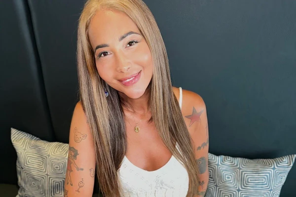 Amanda Fróes por Reprodução