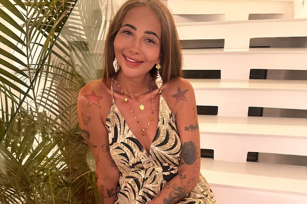 Amanda Fróes por Reprodução