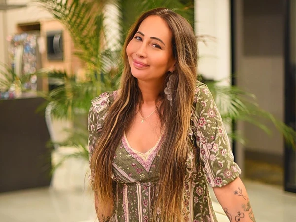 Amanda Fróes por Reprodução