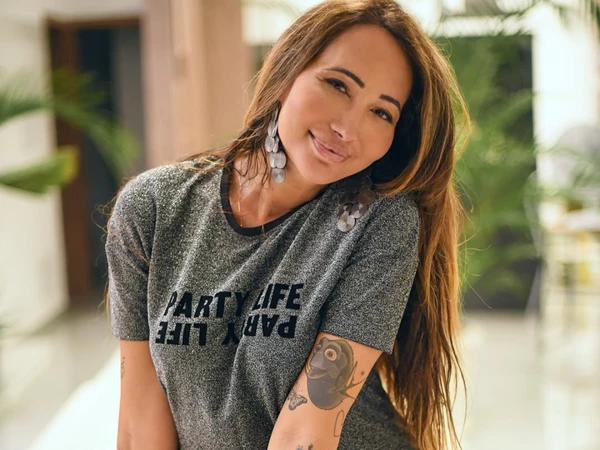 Amanda Fróes por Reprodução