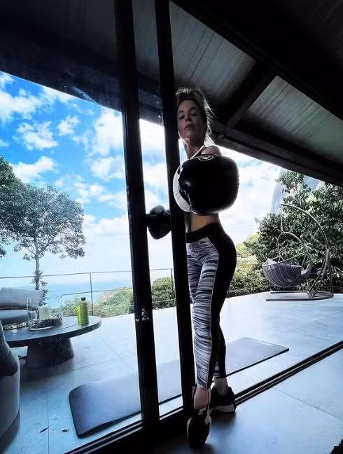 Danielle Winits vive em mansão no Joá com vista para o mar e foco em sustentabilidade por Reprodução