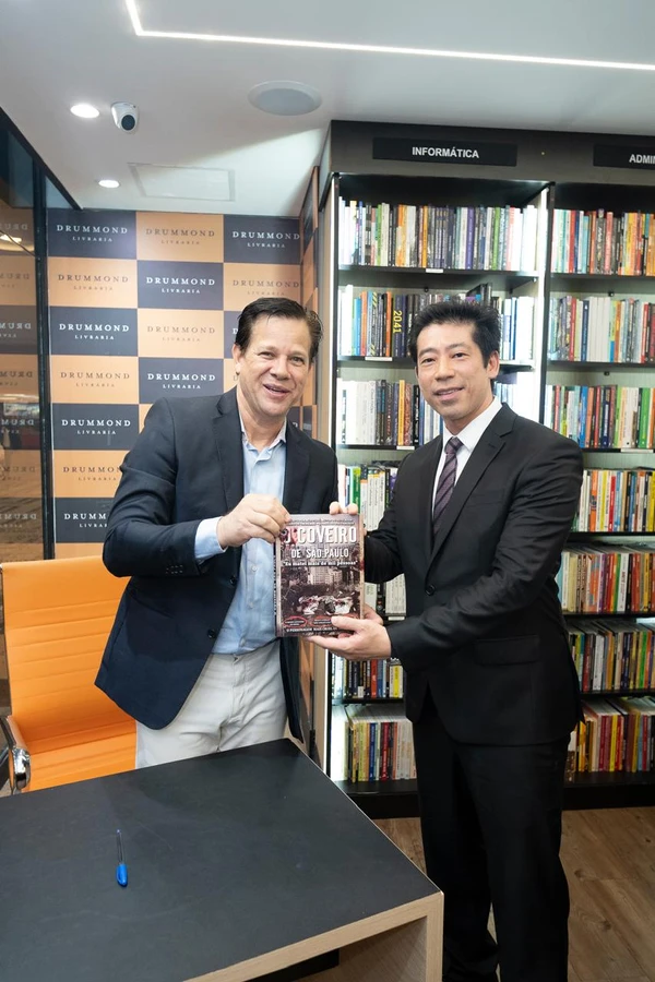 Lançamento de livro de Acir Filló por Divulgação