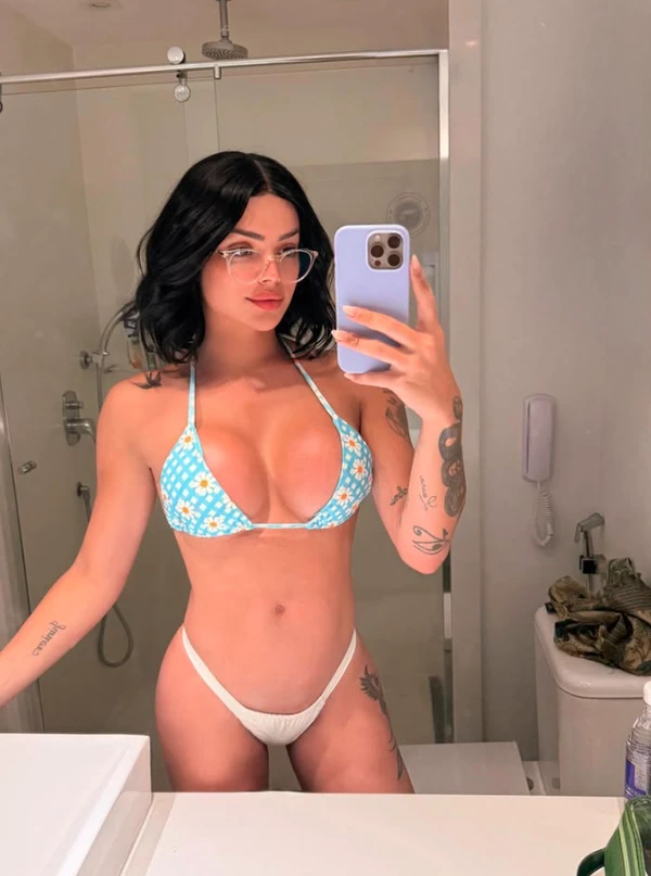 Mirela, filha de Cariúcha, tem 23 anos por Reprodução | Instagram