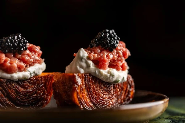 Restaurantes disputados, chefs renomados e pratos autorais transformaram o Rosewood em um dos endereços gastronômicos mais desejados de São Paulo por Divulgação/Booking;com