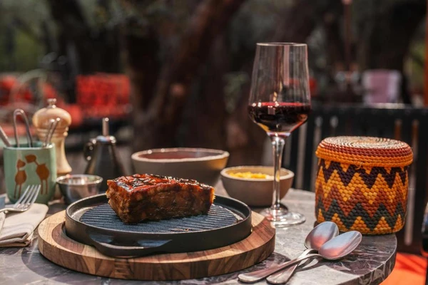 Restaurantes disputados, chefs renomados e pratos autorais transformaram o Rosewood em um dos endereços gastronômicos mais desejados de São Paulo por Divulgação/Booking;com