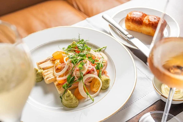 Restaurantes disputados, chefs renomados e pratos autorais transformaram o Rosewood em um dos endereços gastronômicos mais desejados de São Paulo por Divulgação/Booking;com