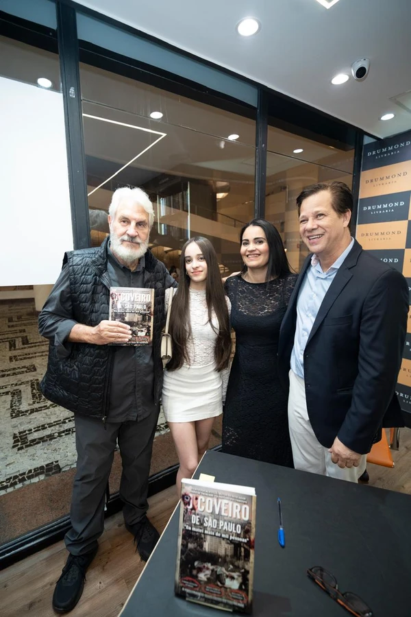 Valmir Salaro esteve no lançamento por Divulgação