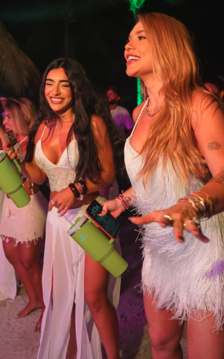 Virginia e sua amiga Duda Freire por Reprodução | Instagram