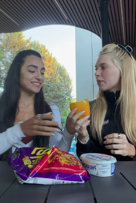 Virginia e sua amiga Duda Freire por Reprodução | Instagram