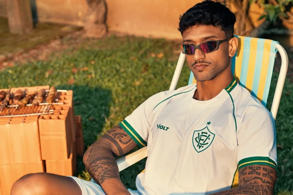 Vitória lança camisa em alusão à Copa do Mundo por Divulgação/EC Vitória