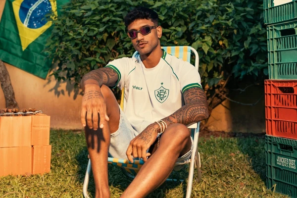 Vitória lança camisa em alusão à Copa do Mundo por Divulgação/EC Vitória