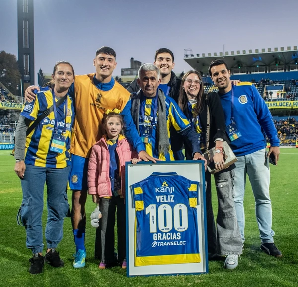 Alejo Véliz, atacante do Rosario Central acertado com o Bahia por Reprodução/Redes Sociais