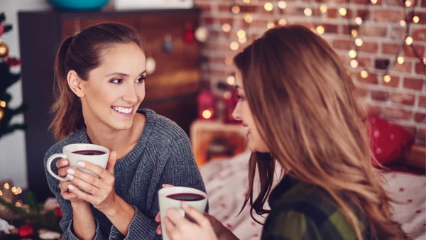 Algumas frases do cotidiano revelam quando uma pessoa consegue conversar com mais cuidado e empatia por Freepik