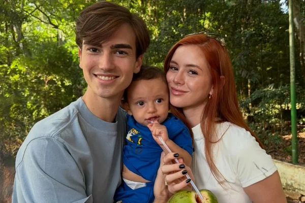 Amanda Araújo, o irmão Eduardo e o bebê  por Reprodução/Instagram