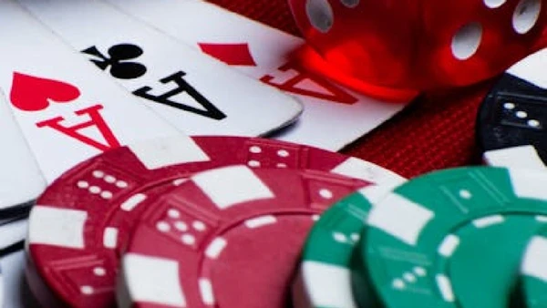 Após o marco regulatório das bets, fundamentado na Lei nº 14.790/2023, houve a legalização deste setor, mas as plataformas ilegais ainda possuem forte presença no mercado de influência brasileira graças aos caches consideravelmente maiores