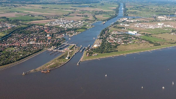 Canal de Kiel liga o mar do Norte ao mar Báltico e reduz o caminho de navios entre Alemanha, Dinamarca, Polônia, Suécia, Finlândia e países bálticos por Ralf Roletschek / Wikimedia Commons