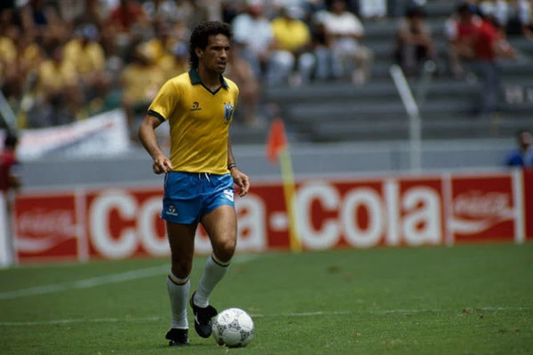 Careca (1982): Principal esperança ofensiva do Brasil sofreu lesão na coxa poucos dias antes da estreia e perdeu a Copa da Espanha. por Reprodução