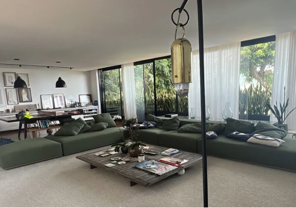 Casa de Carolina Dieckmann impressiona com vista para a Pedra da Gávea e decoração elegante por Reprodução