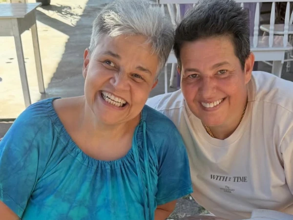 Claudia Rodrigues e a esposa por Reprodução