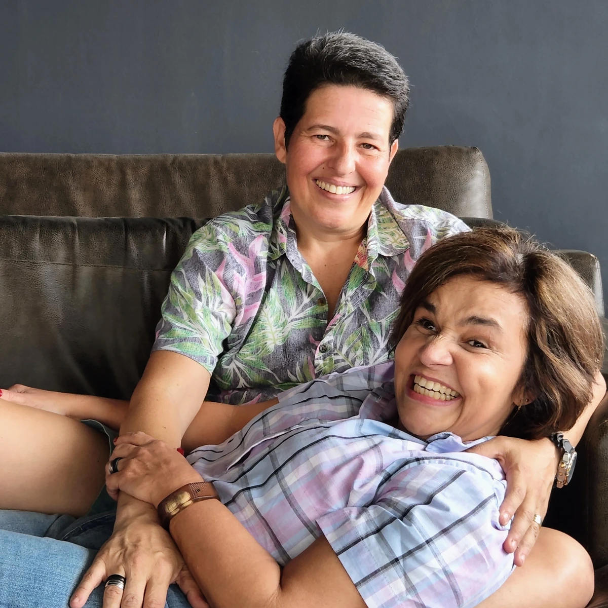Claudia Rodrigues e a esposa por Reprodução