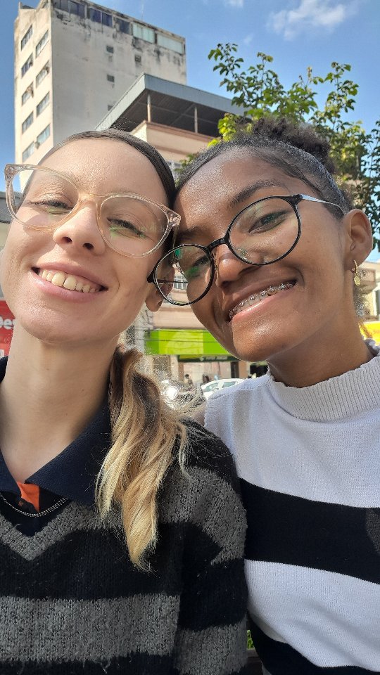 Ex-freiras viralizaram ao revelar amor que começou durante a vida no convento por Reprodução