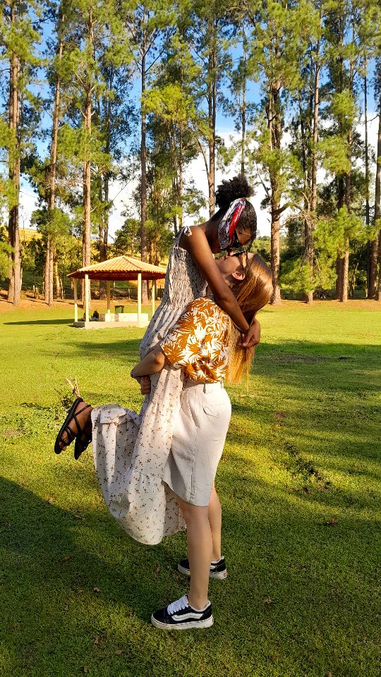 Ex-freiras viralizaram ao revelar amor que começou durante a vida no convento por Reprodução