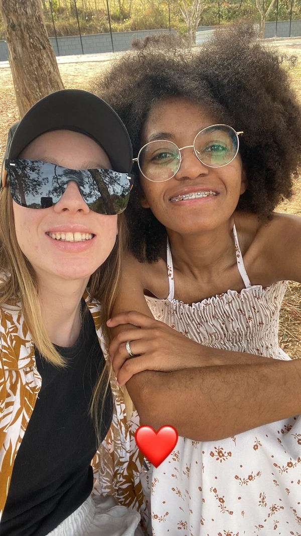Ex-freiras viralizaram ao revelar amor que começou durante a vida no convento por Reprodução