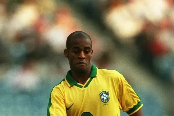 Fábio Conceição (1998): Volante acabou retirado da lista final por problemas físicos pouco antes do embarque para o Mundial. por Reprodução