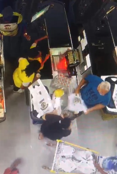 Funcionária é agredida em supermercado na Bahia por Reprodução