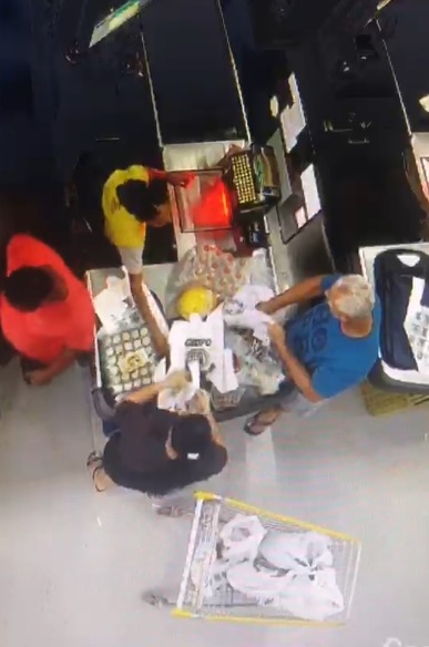 Funcionária é agredida em supermercado na Bahia por Reprodução