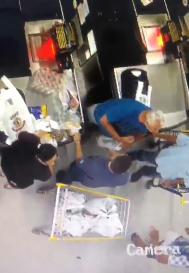 Funcionária é agredida em supermercado na Bahia por Reprodução