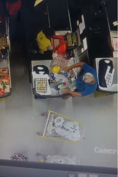 Funcionária é agredida em supermercado na Bahia por Reprodução
