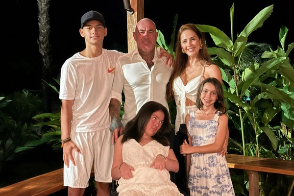 Henrique Fogaça se emociona ao falar da família
